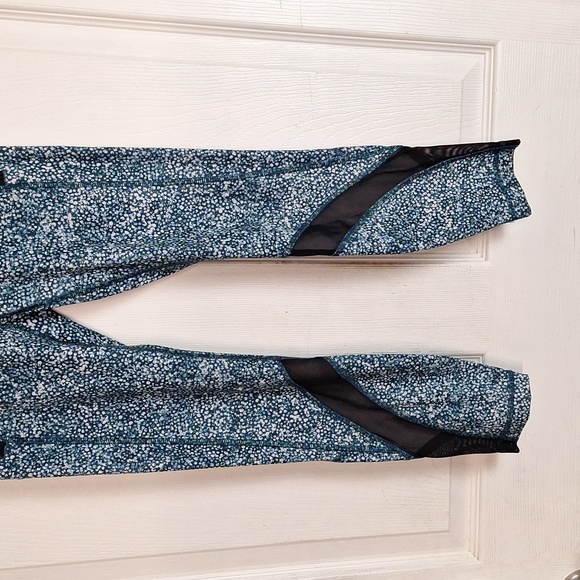 Lululemon Inspire Tight II Alberta Lake Size 4 - Picture 10 of 11